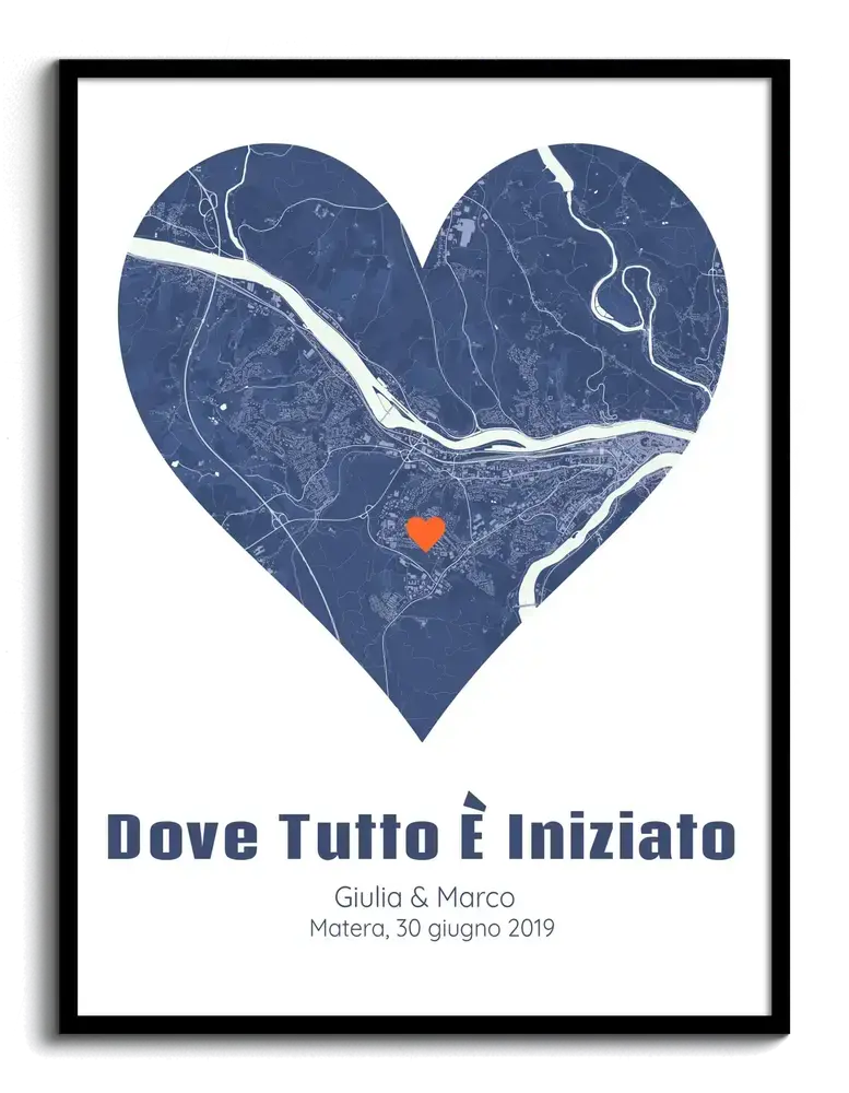 Mappa a forma di cuore con nomi e data in cornice nera, un regalo di anniversario per una coppia